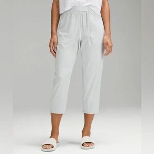LULULEMON Pull-On Mid-Rise Tapered-Leg Crop Pant 23" LW6CUYS SEAL Women's 6 NWT